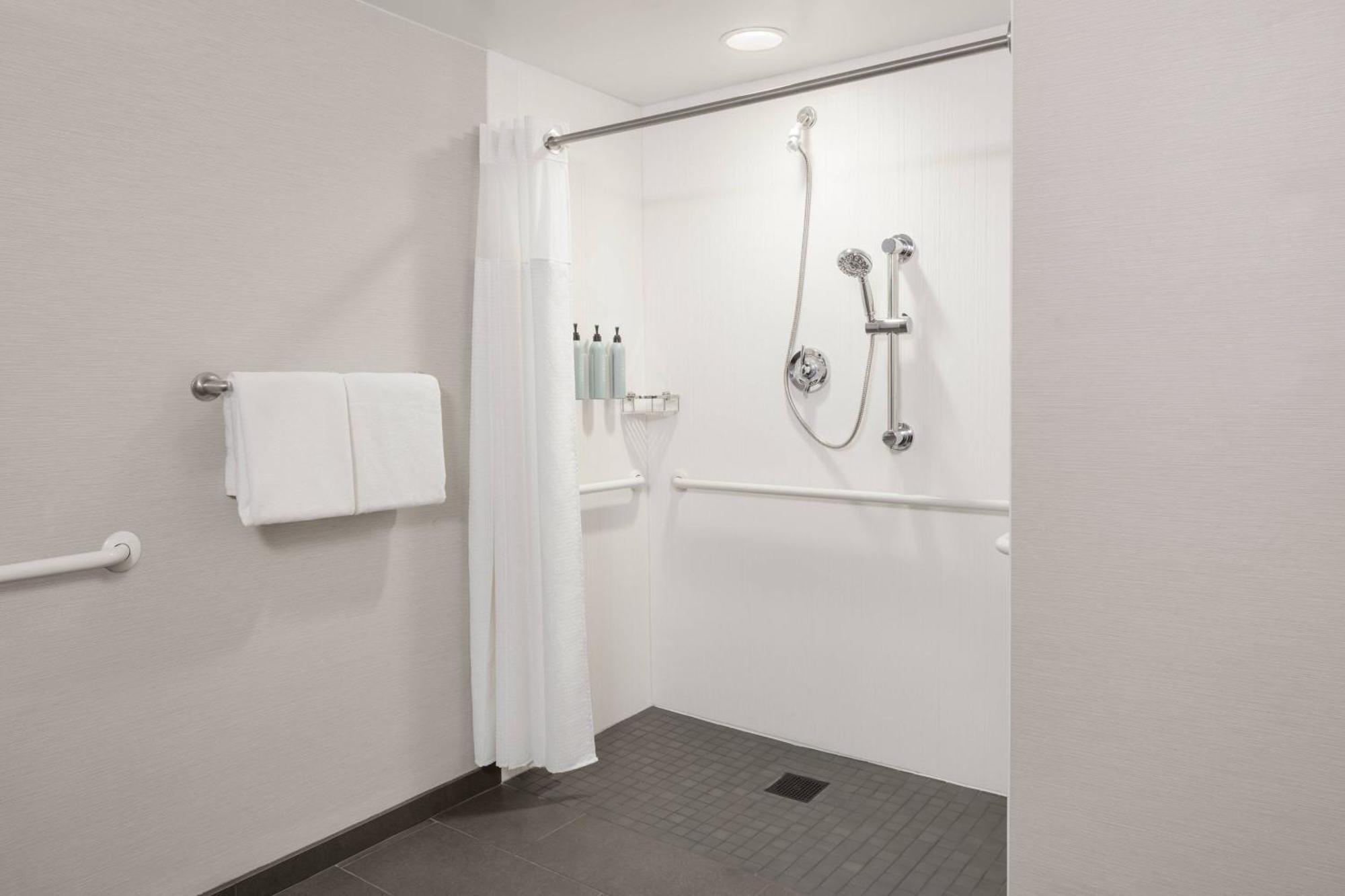 Courtyard Portland Airport Hotel South Portland Bagian luar foto
