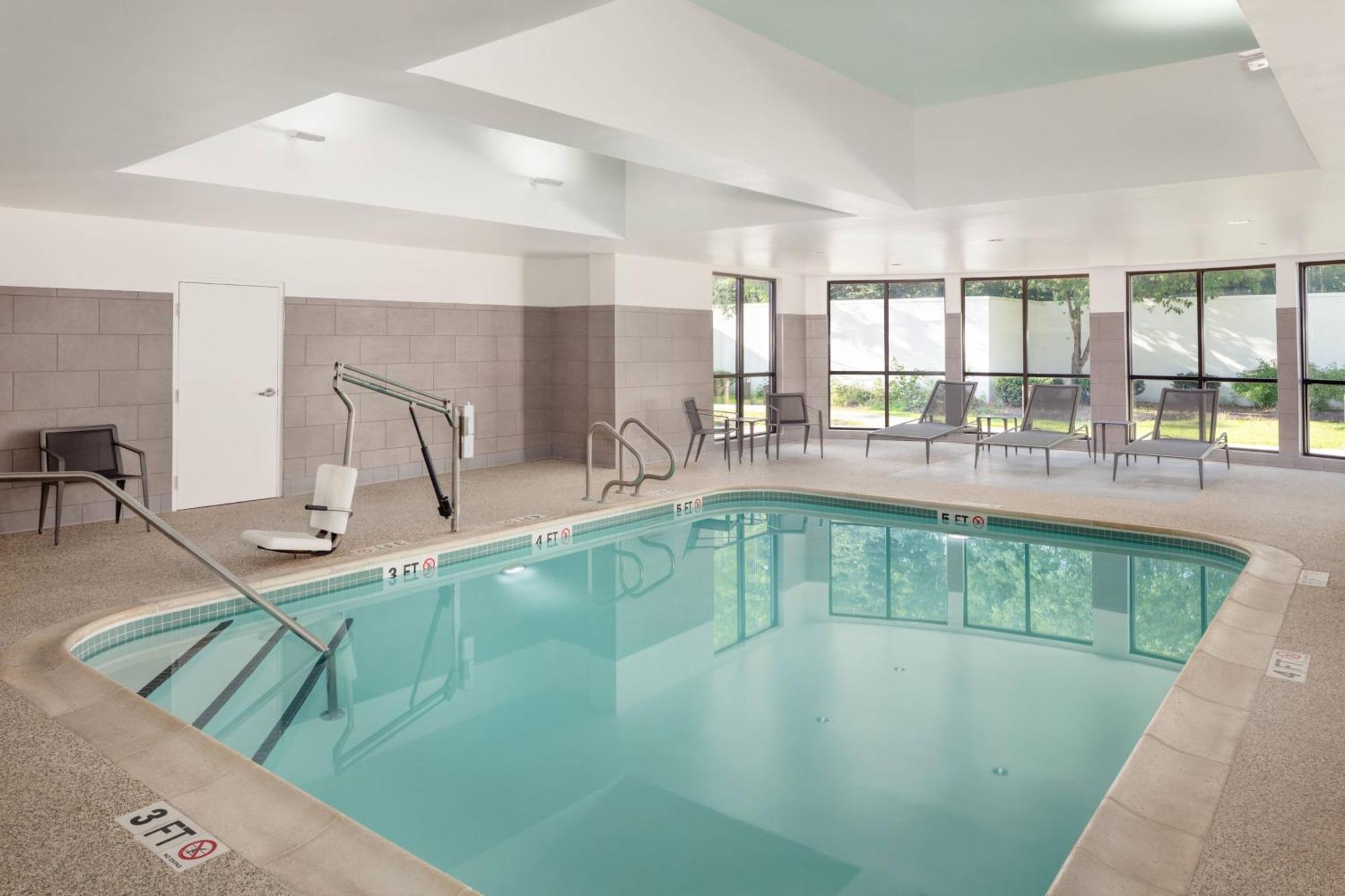 Courtyard Portland Airport Hotel South Portland Bagian luar foto