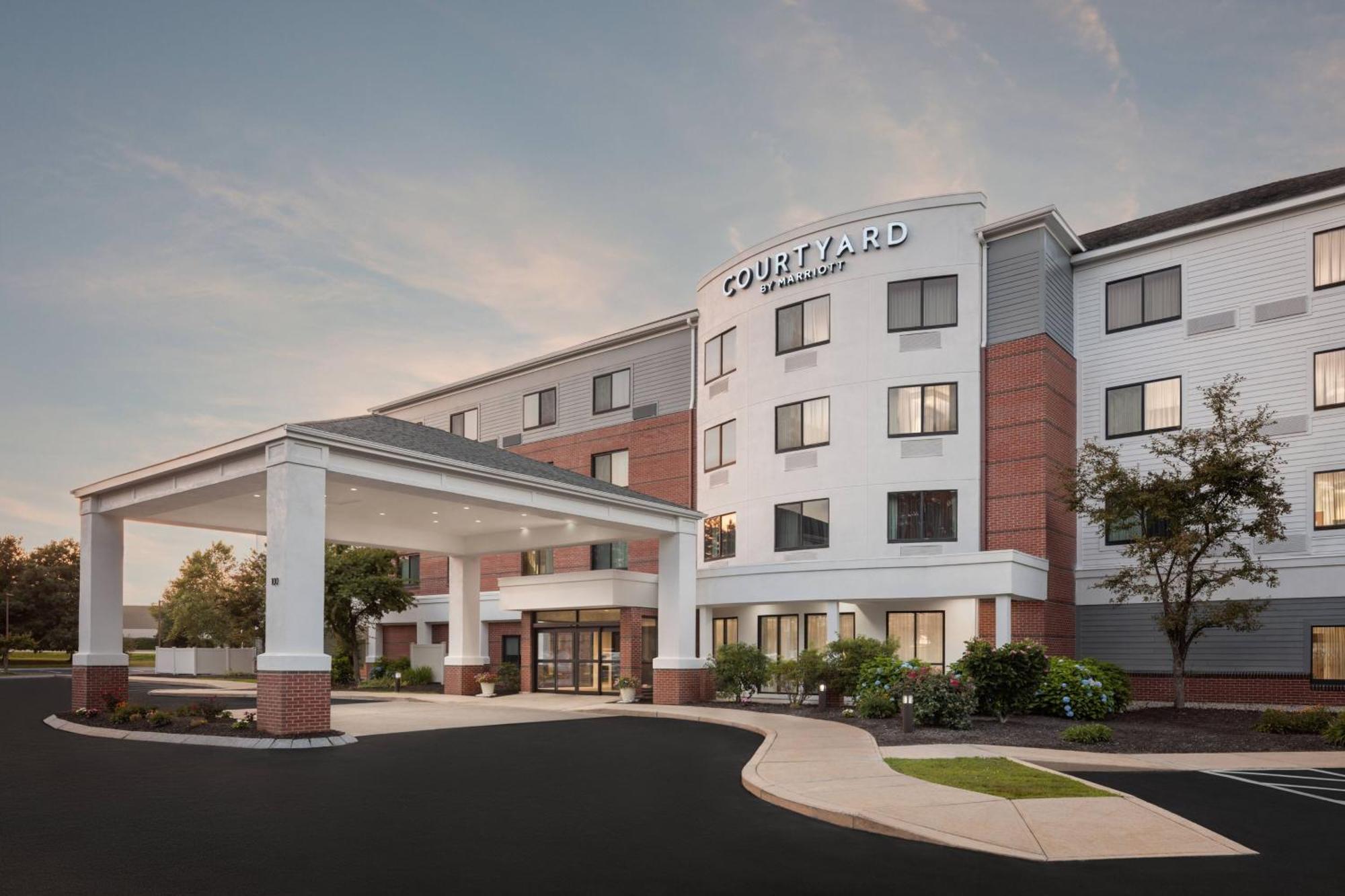 Courtyard Portland Airport Hotel South Portland Bagian luar foto