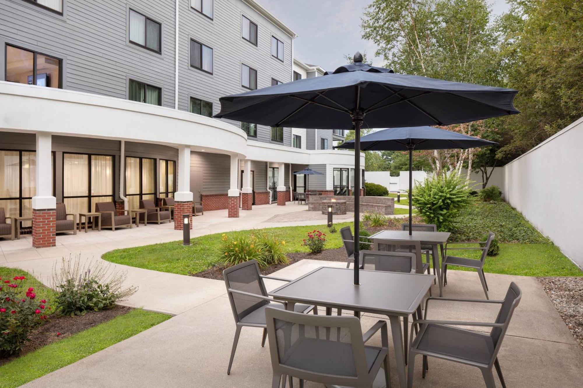 Courtyard Portland Airport Hotel South Portland Bagian luar foto