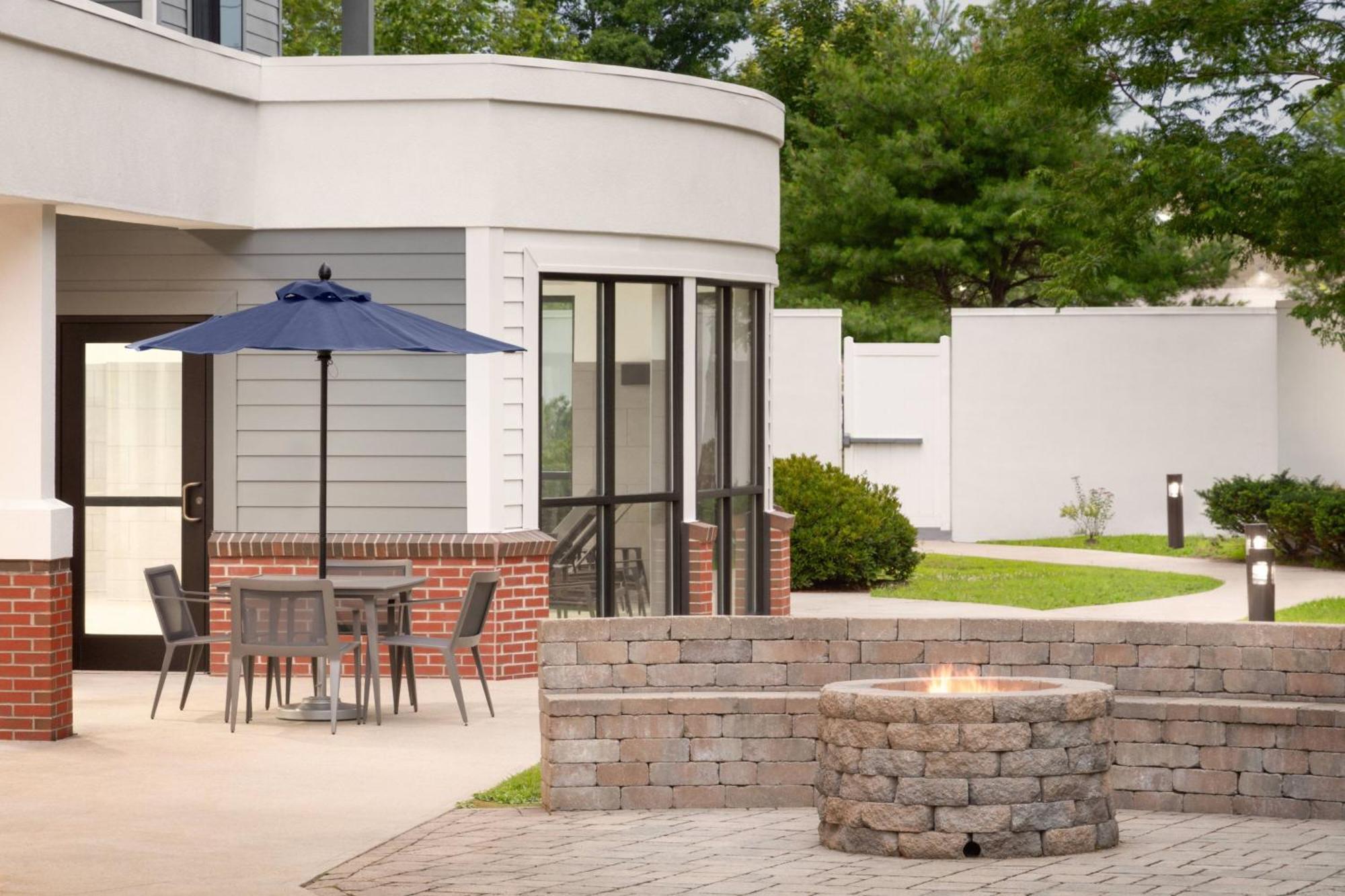 Courtyard Portland Airport Hotel South Portland Bagian luar foto