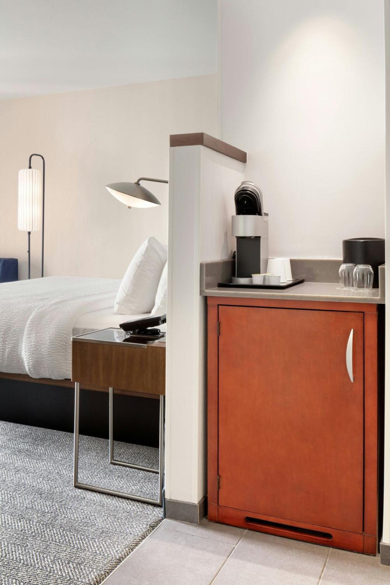 Courtyard Portland Airport Hotel South Portland Bagian luar foto