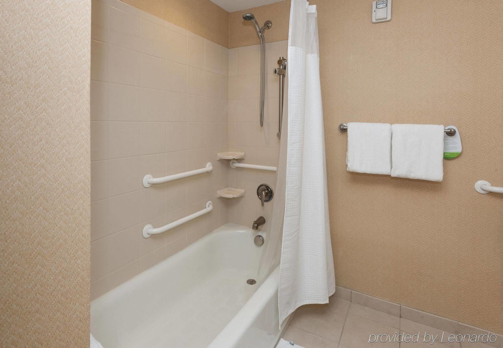 Courtyard Portland Airport Hotel South Portland Bagian luar foto